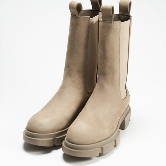 Brand new Woman’s Copenhagen “Chelsea”Boots: Size 7 - Picture 8 of 13